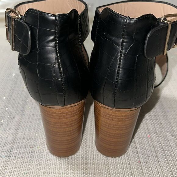 PRIMARK Black Pebbled Leather Gold Tone Buckle Brown Stacked Block Heel Sandals - Picture 7 of 12